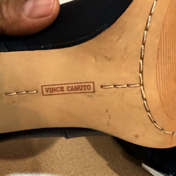 Vince Camuto Small rounded studs trace the dramatic, pointy-toe Boots Size 6.5 - Picture 6 of 10